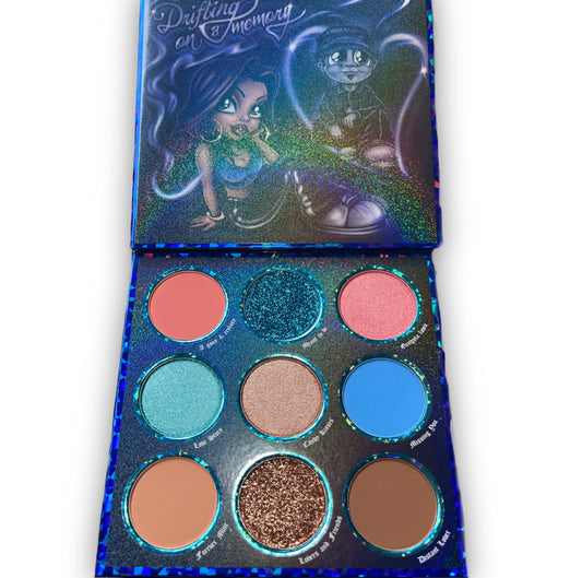 Drifting on a memory eyeshadow palette 💖