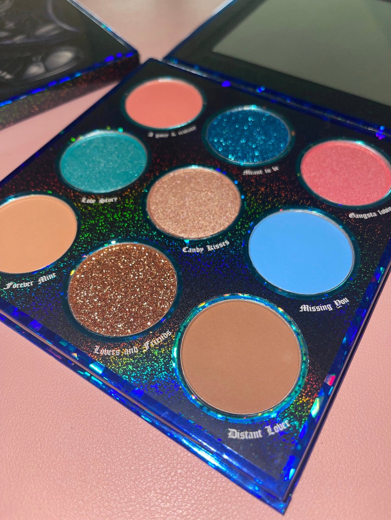 Drifting on a memory eyeshadow palette 💖